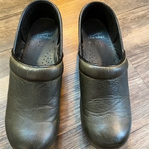 Dankso Dark Green Clogs